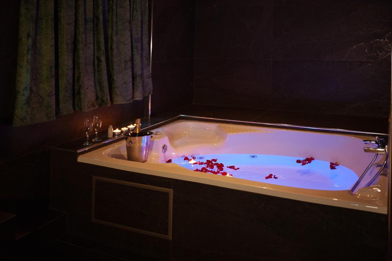 Skaramangás The Crystal Blue Xaidari Hotel מראה חיצוני תמונה