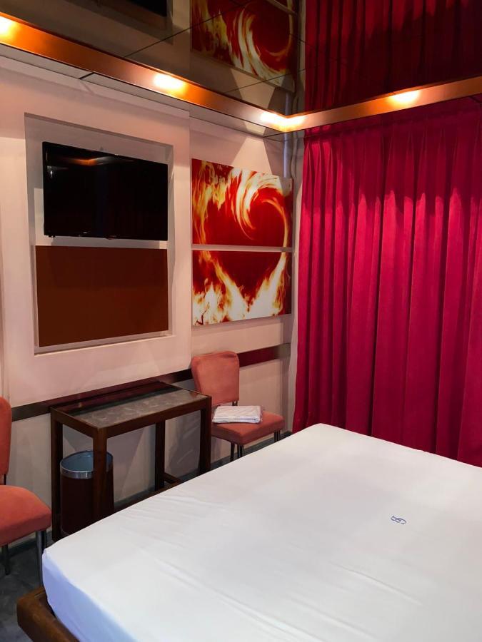 Skaramangás The Crystal Blue Xaidari Hotel מראה חיצוני תמונה